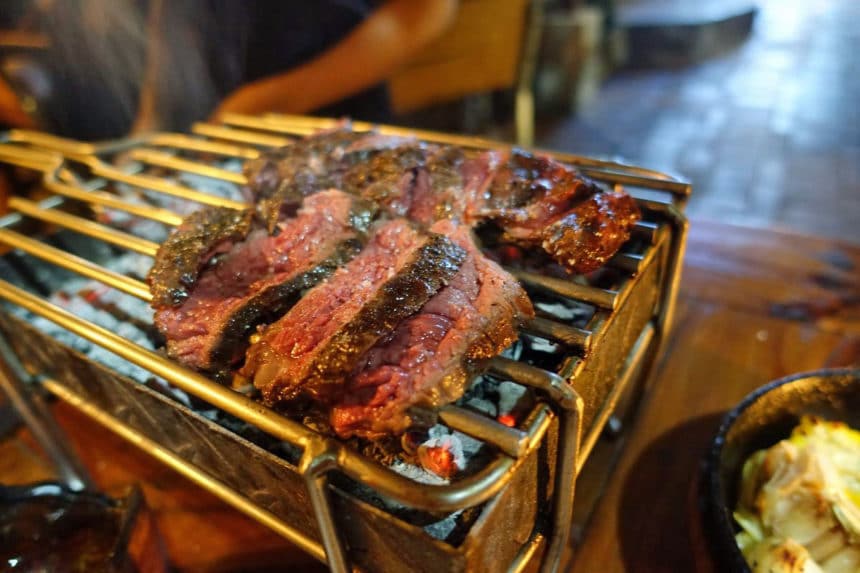 バリ島ウブド『バツバラ（Batubara -Argentinian Grillery-）』ステーキ