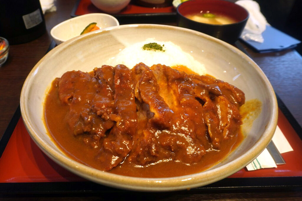 羽場駅『かつ丼屋 まつくぼ』